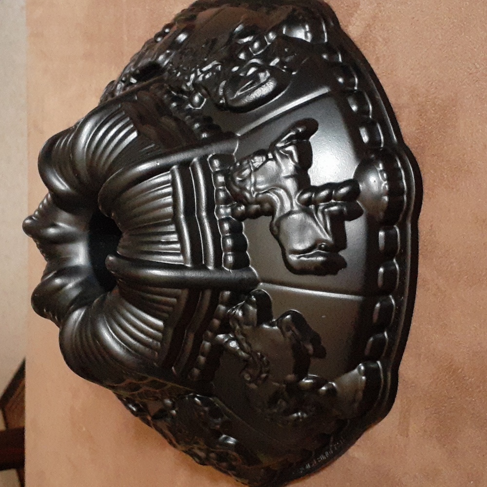 Nordic Ware Carousel Bundt Cake Pan